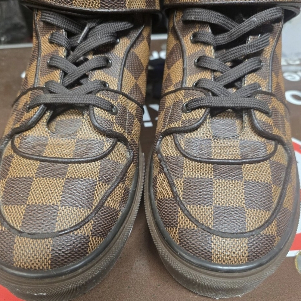 Authentic LOUIS VUITTON Checkered Brown Men's Shoes Size 8.5